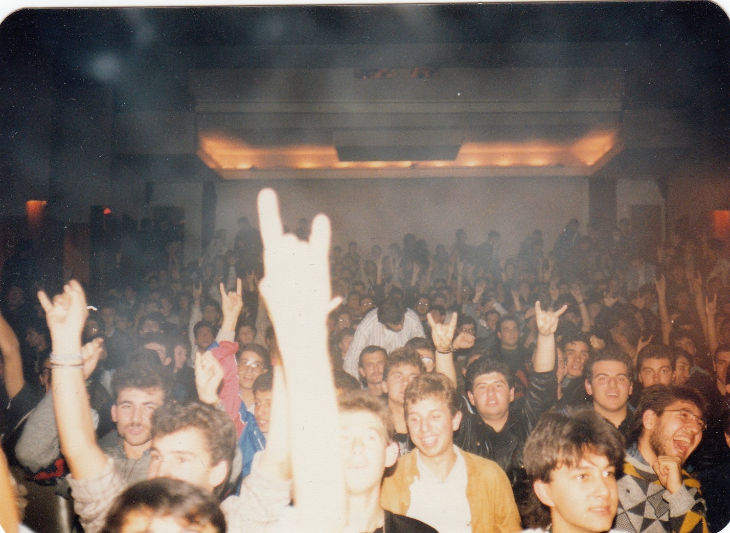 1988-11-04 Seyirci
