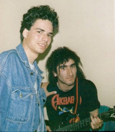 1990-05-26 Metalium Gülhane konseri öncesi (yanındaki polat bayraktarlar olabilir)